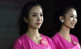 Điều gì đã khiến thí sinh Hoa hậu òa khóc ngay sau buổi tập