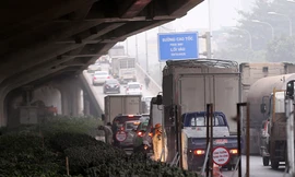 Giao thông Hà Nội 'tăng nhiệt' ngày làm việc cuối tuần