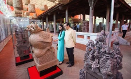 Cận cảnh tác phẩm gốm nặng hàng tấn của Giáo sư, Viện sĩ, họa sĩ Ngô Xuân Bính