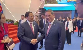 Thủ tướng Phạm Minh Chính bấm nút khai trương khu gian hàng Việt Nam tại CAEXPO