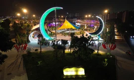 Công viên hiện đại nhất quận Long Biên lung linh sắc màu trước ngày khánh thành