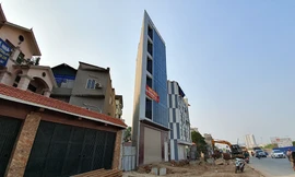 Xuất hiện nhà xây dựng kiểu 'lưỡi rìu' trên đường Phạm Văn Đồng