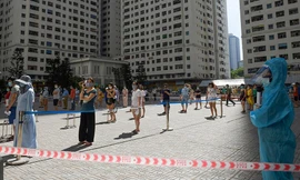 Hà Nội lấy mẫu xét nghiệm COVID -19 cho khoảng 19 nghìn cư dân tại chung cư ở Linh Đàm