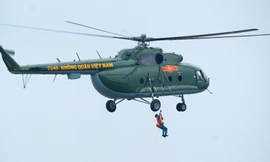 Mãn nhãn màn trình diễn nhảy dù, tìm kiếm cứu nạn của Bộ đội Phòng không - Không quân