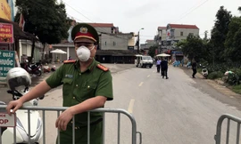 Hà Nội: Thêm một xóm 'nội bất xuất, ngoại bất nhập' vì có ca mắc COVID-19