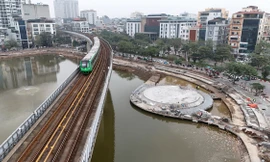 Sân khấu nổi và khán đài ngoài trời ở hồ Hoàng Cầu dần lộ diện 