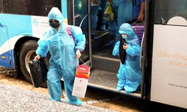 Người dân phường Thanh Xuân Trung vui mừng trở về nhà sau 21 ngày di dời khỏi 'ổ dịch'