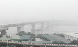 Hà Nội mịt mù sương trong buổi sáng chớm Thu