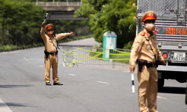 'Lá chắn sống' ngày đêm bảo vệ cửa ngõ Thủ đô giữa đại dịch COVID-19