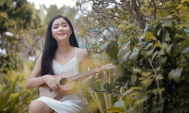 Thí sinh HHVN 2018 đánh đàn Ukulele điêu luyện và thích hát tiếng Anh