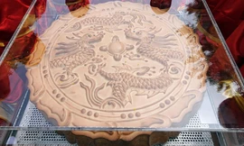 Rước cặp bánh Trung thu khổng lồ tại phố đi bộ Hồ Gươm