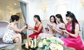 Học giữ nhan sắc từ chuyên gia từng chăm sóc da tổng thống Mỹ