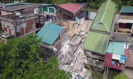 Cận cảnh những ngôi nhà bị sông Đà nhấn chìm ở Hòa Bình