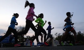 Tiền Phong Marathon 2019: Rộn rã những bước chạy lúc rạng đông