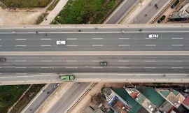 F0 vượt ngưỡng 18.000, đường phố Hà Nội vắng như Tết