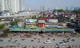 Chợ Ngã Tư Sở nhếch nhác sau 7 năm dự án 'chết yểu'