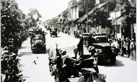 Những hình ảnh của ngày đoàn viên, ngày đoàn quân chiến thắng trở về