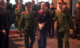 Các bị cáo vụ PVC về trại giam sau ngày xử án đầu tiên