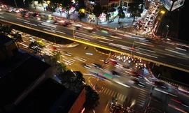 Cầu vượt 'trăm tỷ' và những nút giao thông nhiều tầng Hà Nội nhìn về đêm