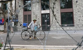 Buổi sáng đầu tiên ở phố Trúc Bạch sau khi dỡ chốt cách ly dịch Covid-19