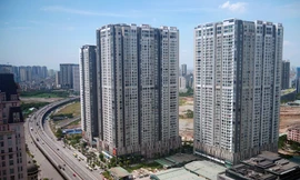 Ngộp thở những khối bê tông 'khổng lồ' vươn trên bầu trời ngày nắng nóng