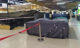 Trung tâm thương mại ở Hà Nội phủ bạt, ngừng hoạt động các gian hàng không thiết yếu 