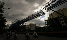 Cận cảnh tuyến đường thi công bằng công nghệ cầu bê-tông cốt thép trên đà giáo di động