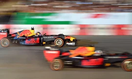 Mãn nhãn với màn trình diễn của xe F1 trên đường đua Hà Nội