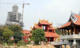 Chiêm ngưỡng bức tượng phật vì hòa bình khổng lồ ở Hà Nội