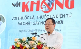 Lo ngại học sinh hút thuốc lá điện tử ngày càng tăng