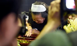 Những giọt nước mắt tiếc thương trong đám tang thầy Văn Như Cương