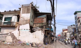 Nhà 'siêu mỏng siêu méo' tái diễn trên nhiều tuyến đường Hà Nội