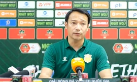 HLV Vũ Hồng Việt tiếc nuối cho hàng công Nam Định