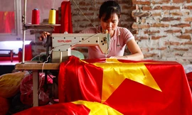 Làng làm cờ Tổ quốc bội thu nhờ AFF Cup 2018