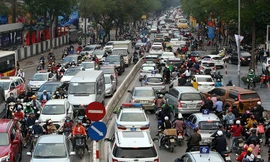 Chôn chân hàng giờ vì ùn tắc kinh hoàng trong ngày 27 Tết 