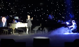 Con trai Nguyễn Ánh 9 đệm đàn cho nhóm Con Gái trong show tưởng nhớ cha