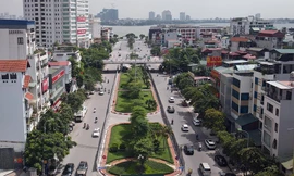 Cận cảnh dải phân cách sắp xén để mở rộng 'con đường đẹp nhất thủ đô'