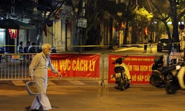 Cuộc sống của người dân khu Trúc Bạch trước giờ gỡ bỏ lệnh cách ly
