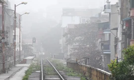 Sương mù dày đặc bao trùm Thủ đô Hà Nội