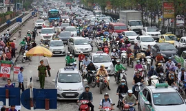 Giao thông Hà Nội 'tăng nhiệt' trước kỳ nghỉ lễ