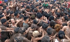 Trăm thanh niên hỗn loạn tại lễ hội cướp phết Hiền Quan