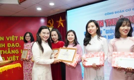 Hơn một nghìn nữ cán bộ 'Giỏi việc nước, đảm việc nhà' được tuyên dương dịp 8/3