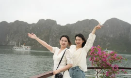 Khoảnh khắc đáng nhớ của thanh niên Trung Quốc trước di sản thế giới Vịnh Hạ Long