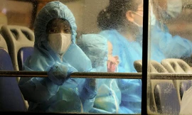 Hình ảnh di dời người dân khỏi 'ổ dịch' Thanh Xuân Trung sau chỉ đạo của Thủ tướng