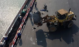 Hối hả hoàn thiện mặt cầu Thăng Long trước ngày thông xe trở lại