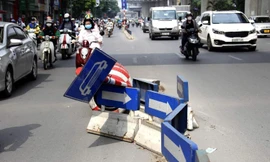 Dải phân cách cứng trên đường Nguyễn Trãi có cũng như không, nhiều ý kiến đề nghị tháo bỏ