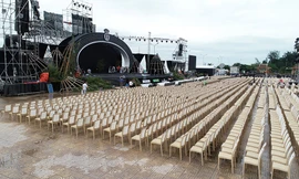 Sân khấu đêm Chung khảo phía Bắc trước giờ G nhìn từ flycam