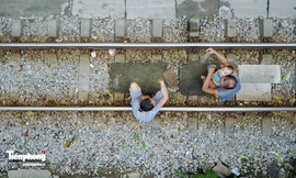 Cận cảnh tuyến đường sắt chạy xuyên nội đô