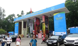 Sách giảm giá sâu tại hội chợ sách quốc tế Hà Nội