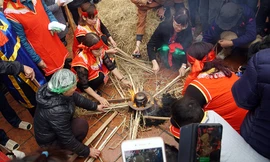 Tưng bừng ngày hội kéo lửa thổi cơm làng Thị Cấm